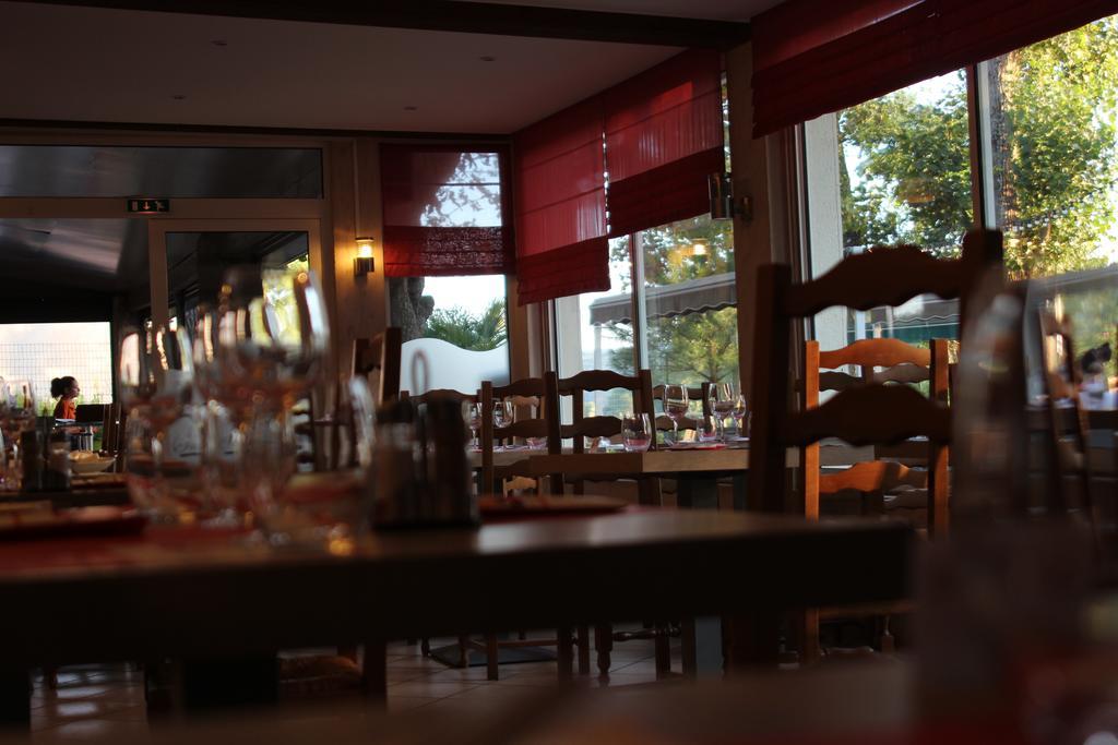 O2索恩酒店 Reyrieux 外观 照片